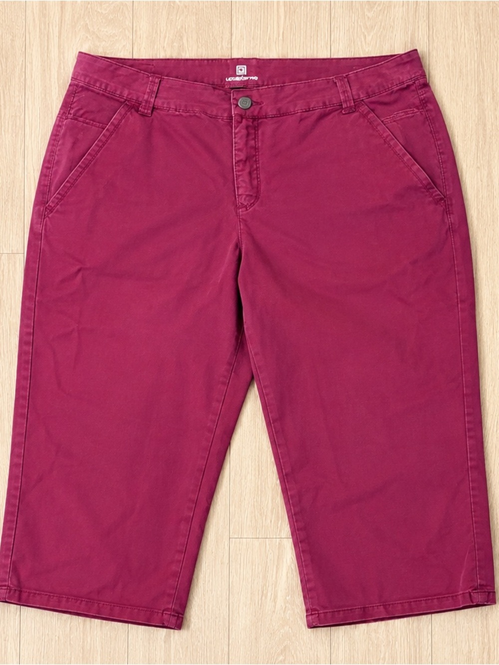Liz Claiborne Women’s Capri Pants  Burgundy